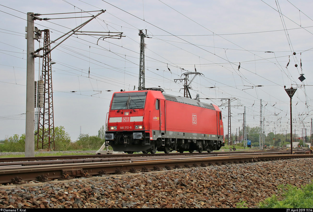 Ein seltener Gast aus dem Ländle:
146 212-6 von DB Regio Baden-Württemberg als Tfzf fährt in Großkorbetha auf der Bahnstrecke Halle–Bebra (KBS 580) Richtung Naumburg(Saale)Hbf.
[27.4.2019 | 11:14 Uhr]
Hinweis zur Bildgestaltung: Leider habe ich davon keine bessere Version mehr.