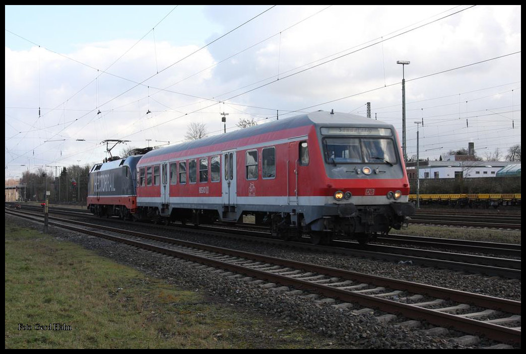 Ein seltenes Gespann kam am 23.2.2016 um 12.34 Uhr durch den Bahnhof Hasbergen. Hectorrail Taurus 242.517 war schiebend mit nur einem Steuerwagen in Richtung Münster unterwegs. Das Gespan war betitelt mit  Sonderzug !