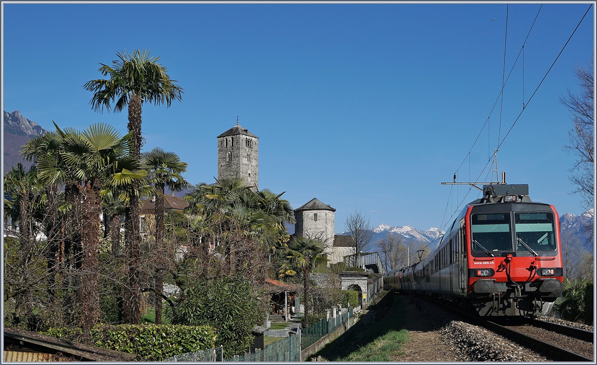 Ein siebenteiliger Domino (drei und vierteilig) hat Locarno verlassen und macht nun als S20 auf den Weg nach Biasca.
14. März 2017
