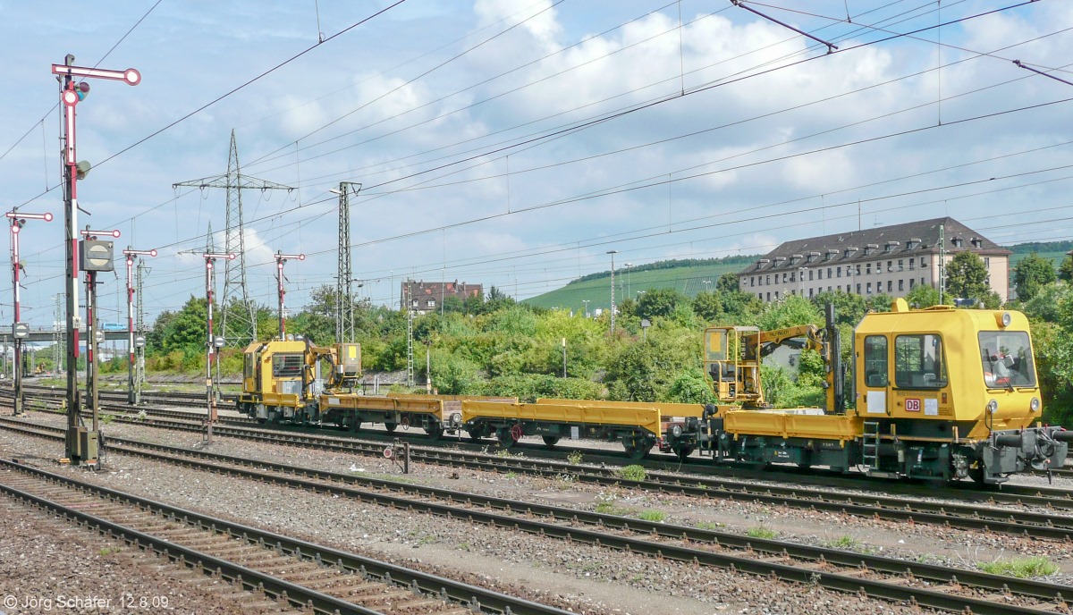 Ein Skl musste am 12.8.09 in Würzburg-Zell vor der Signalgruppe auf die Weiterfahrt warten. 