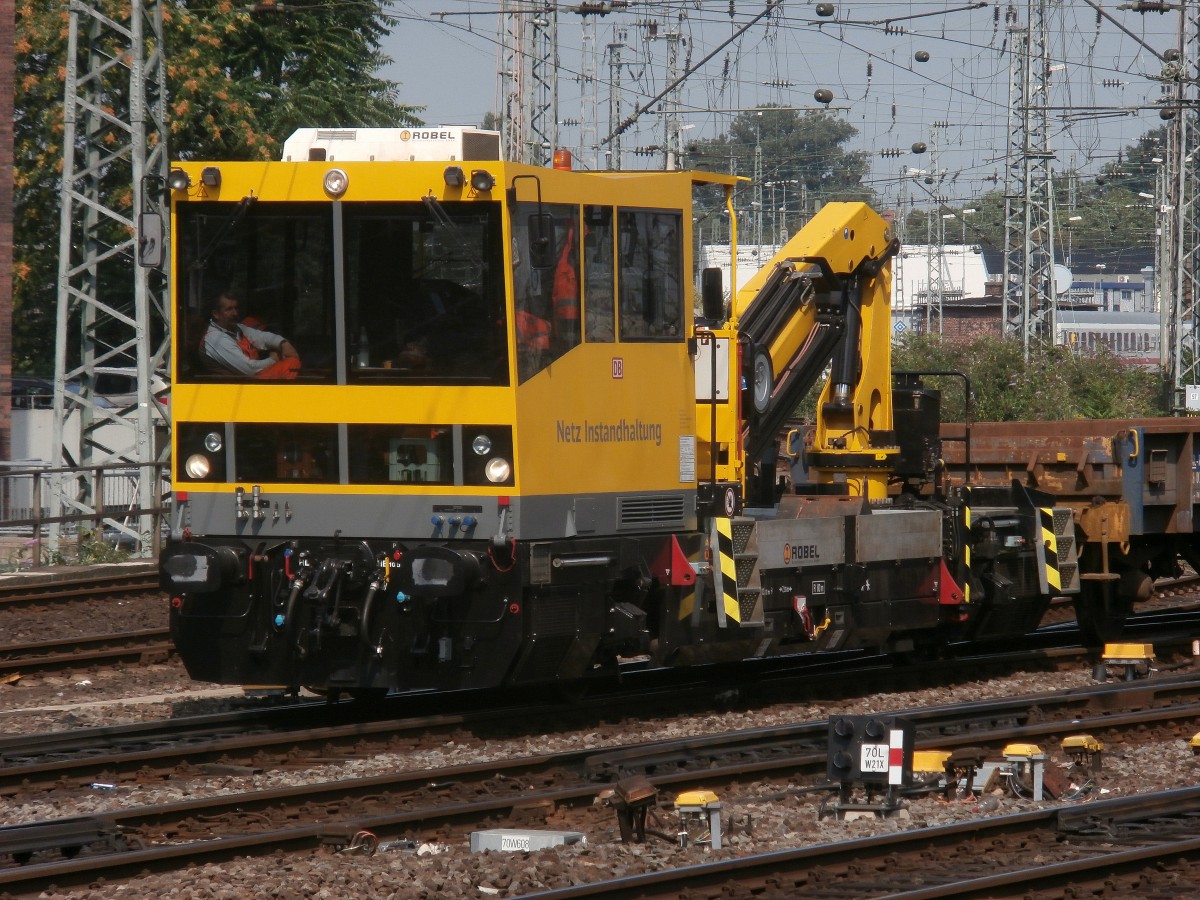 Ein SKL Wagen von DB Netz Instandhaltung kam am 28.7 aus dem Bbf Köln gefahren und fuhr dann zurück ins Betriebswerk Köln.

Köln 28.07.2014