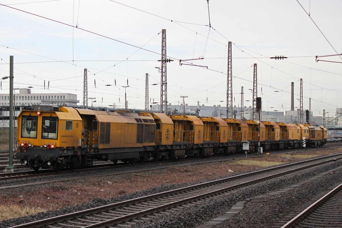 Ein SPENO Schleifzug fuhr am 15.4.13 durch Düsseldorf-Derendorf.