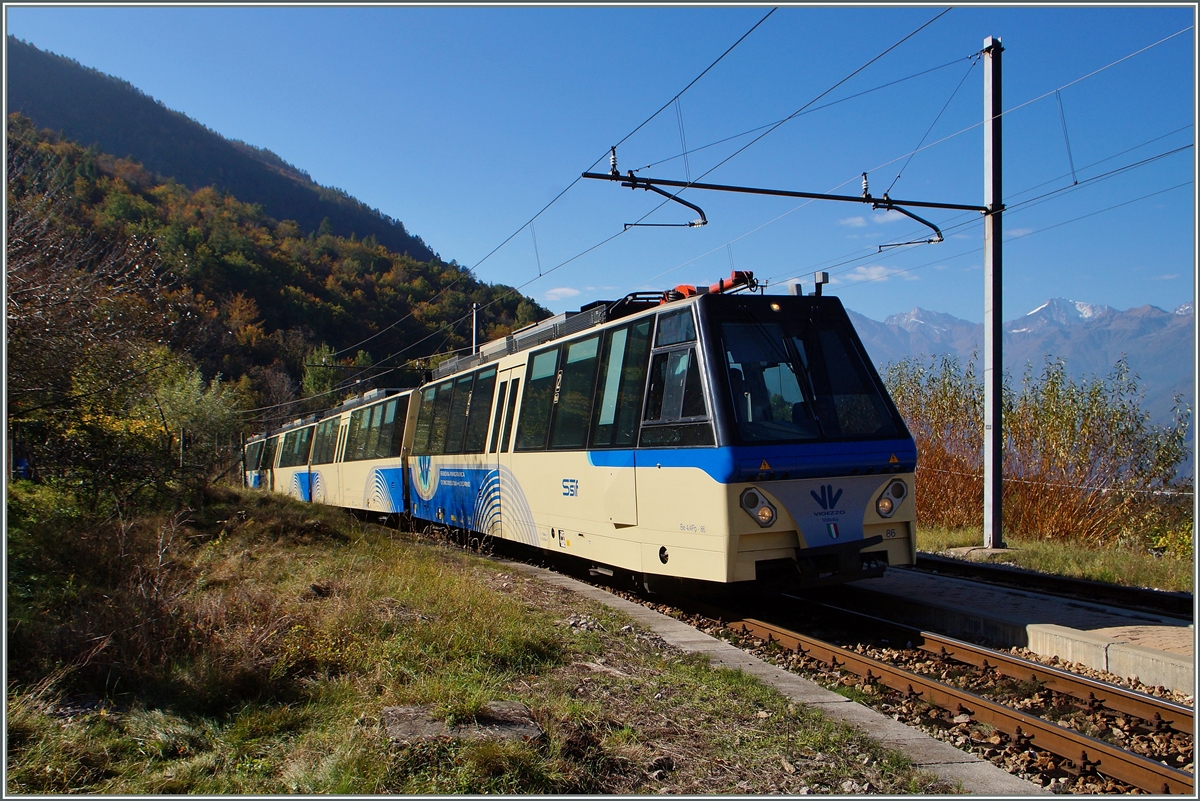 Ein SSIF (Società Subalpina di Imprese Ferroviarie) Treno Panoramico ABe 12/16 (ABe/P/Be/Be) in Verigo auf der Fahrt nach Locarno.
31. Okt. 2014