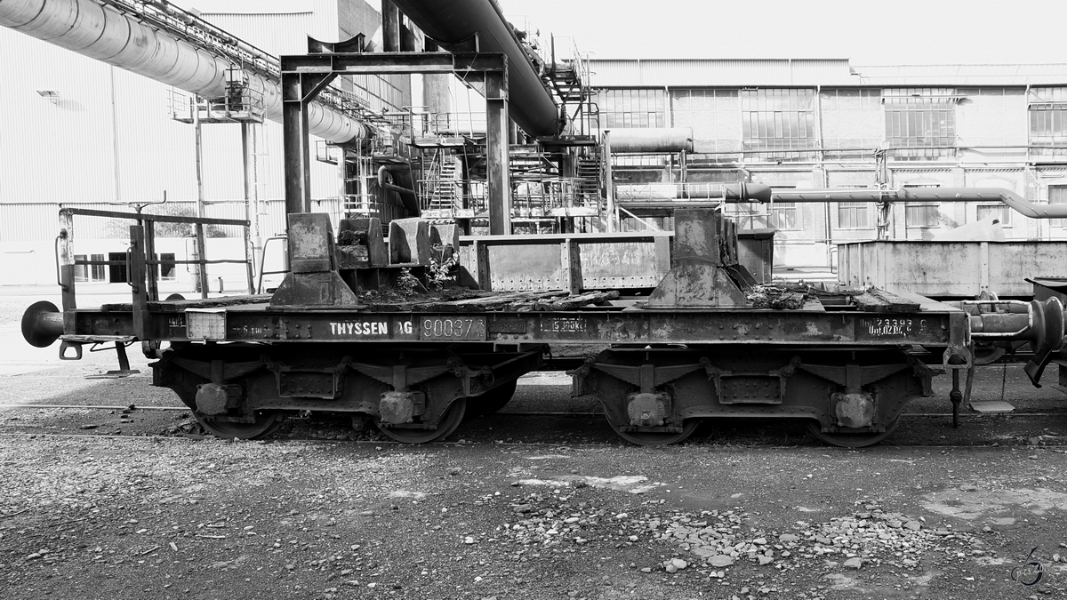 Ein in der Stahlindustrie verwendeter Flachwagen auf dem Museumsgelände der Henrichshütte. (Hattingen, September 2017)