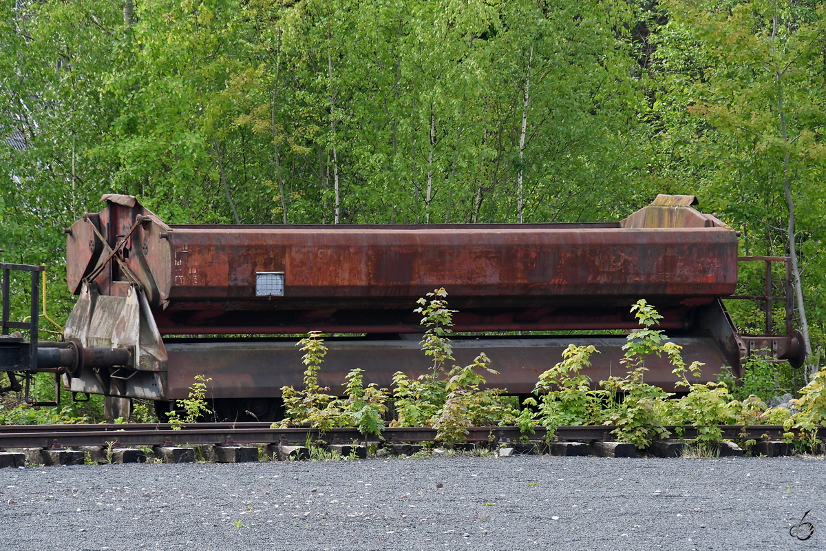 Ein in der Stahlindustrie verwendeter Selbstentladewagen auf dem Museumsgelände der Henrichshütte. (Hattingen, Mai 2020)