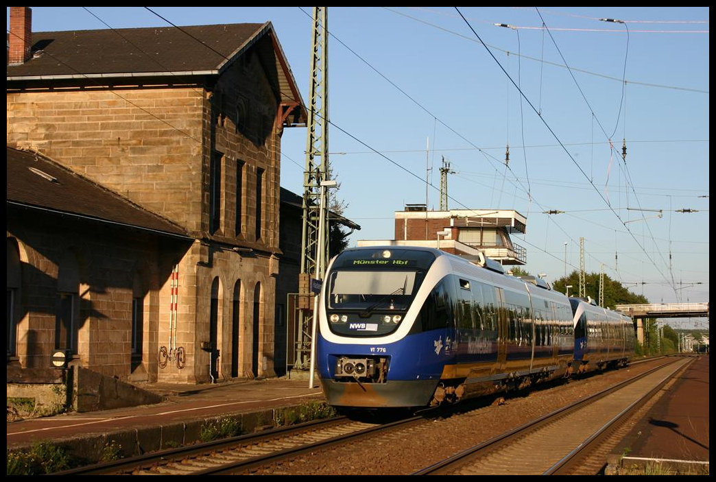 Ein Talent Gespann mit VT 776 vorn kam am 18.9.2005 in Richtung Münster fahrend durch den Bahnhof Hasbergen.