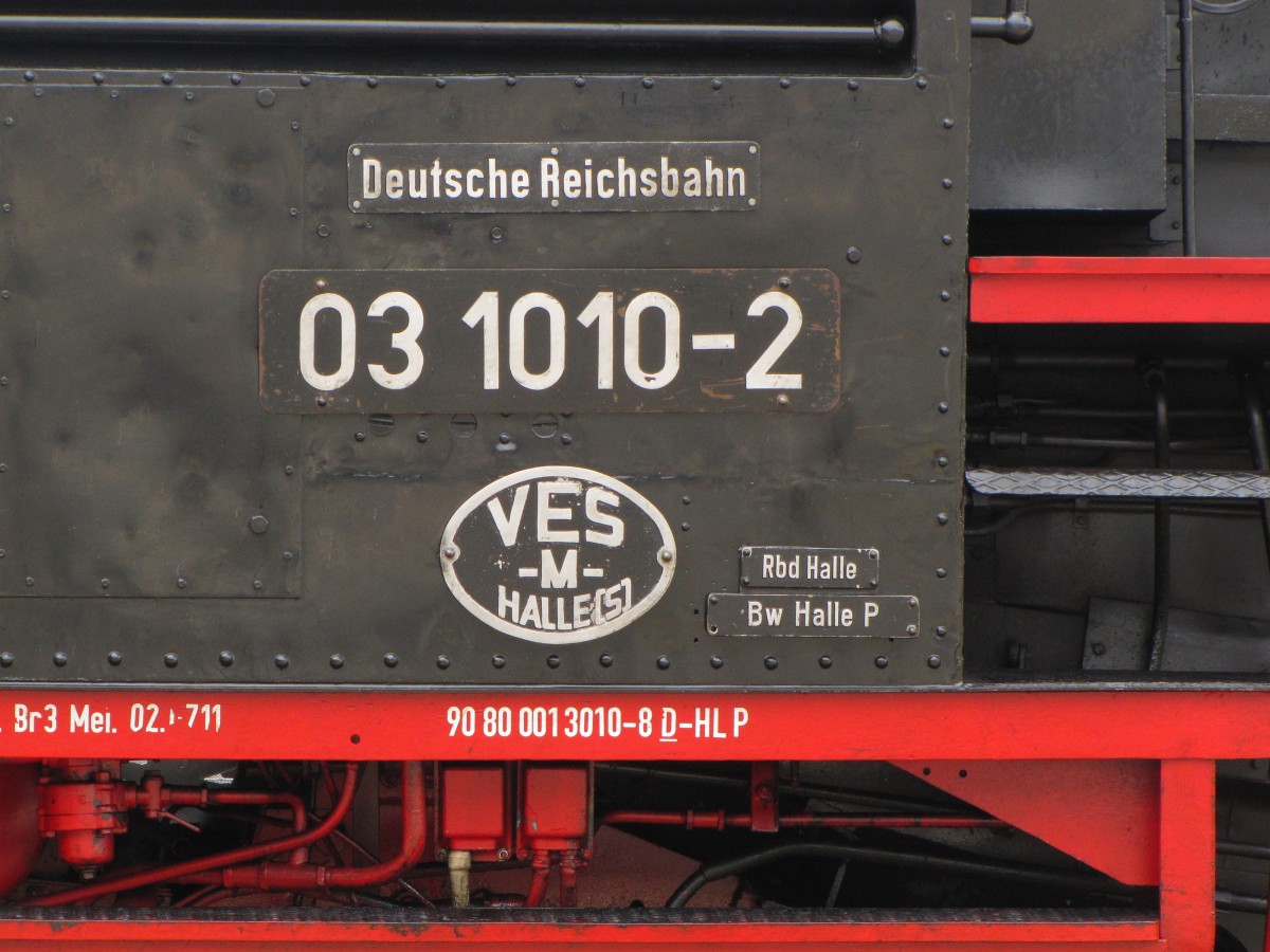 Ein Teil der Anschrift an der DB Museum 03 1010-2, am 17.05.2014 in Erfurt Hbf.