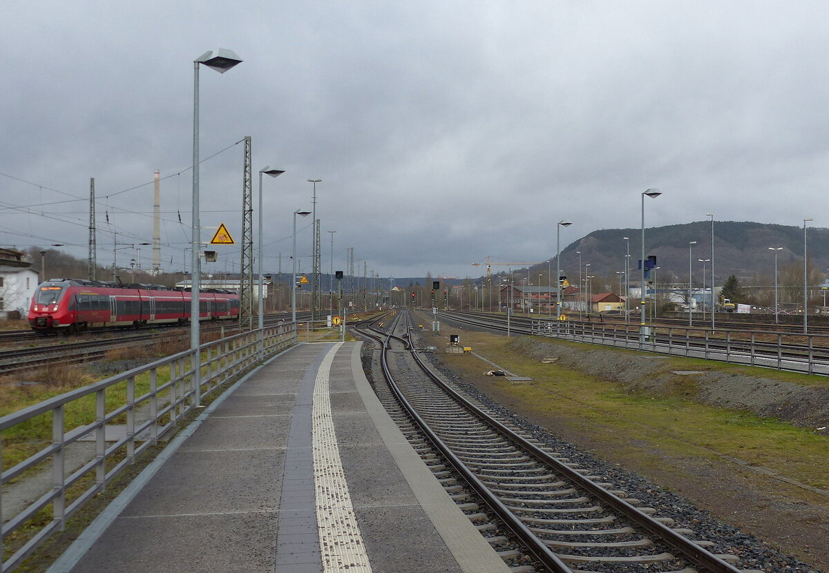 Ein Teil vom Bahnsteig 4 am 11.02.2022 in Jena-Göschwitz.
