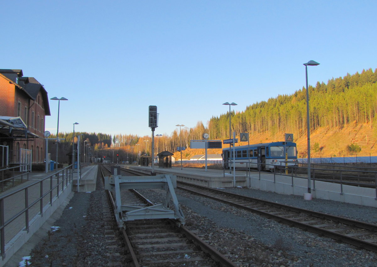 Ein Teil der Bahnsteige am 05.12.2016 in Johanngeorgenstadt.