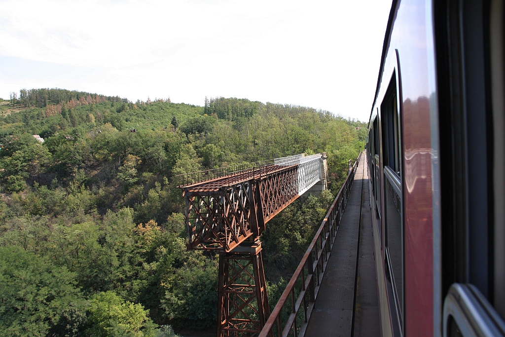 Ein Teil des 1870 errichteten damals 373,5 m langen Viadukt Ivancice, die erste vollständig aus Schmiedeeisen gebaute Brücke in Österreich-Ungarn, wurde erhalten und steht unter Denkmalschutz. Bild vom 18.August 2018.