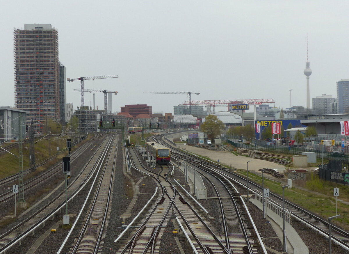 Ein Teil der Gleisanlagen vom S-Bahnhof Berlin Warschauer Straße, am 20.04.2022.
