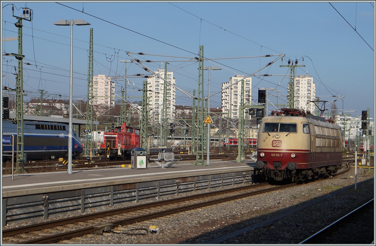 Ein TGV nach Paris, eine V 260 und nicht zuletzt die DB 103 113-7 - so Abwechslungsreich zeigt sich Stuttgart Hbf. 
28. Nov. 2014