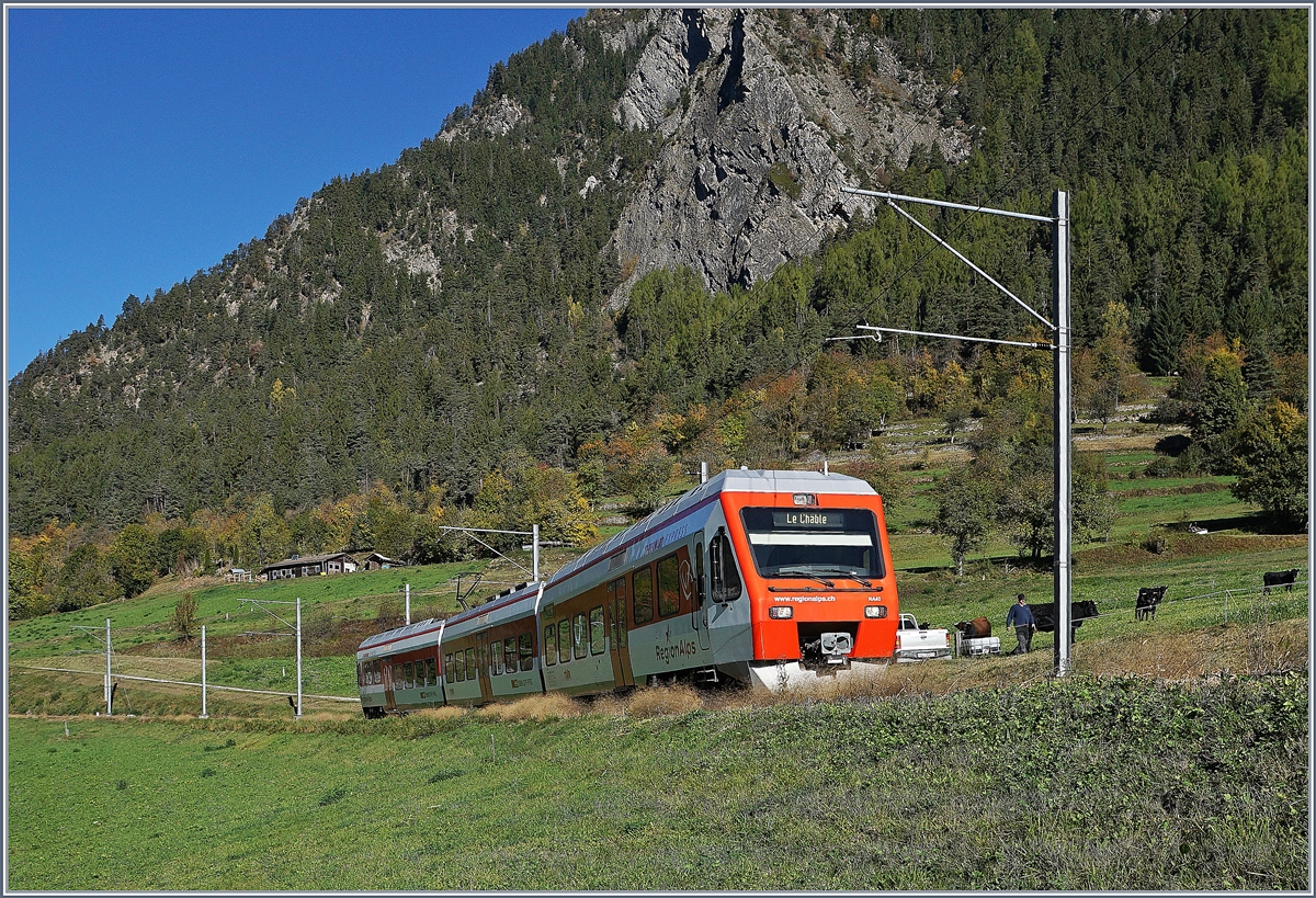 Ein TMR NINA als Regionalzug 26114 von Martigny nach Le Chable kurz vor seinem Ziel.
7. Okt. 2017 