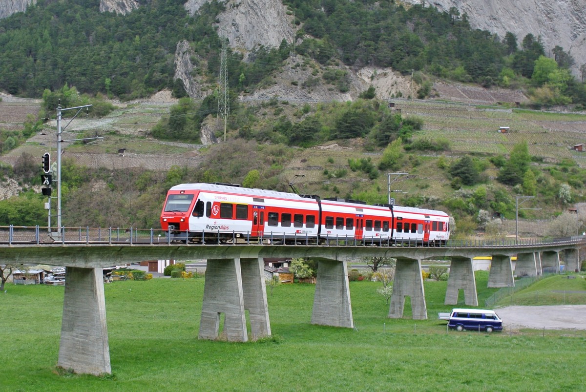 Ein TMR Nina auf der Brücke in Sembrancher, 18.04.2014.