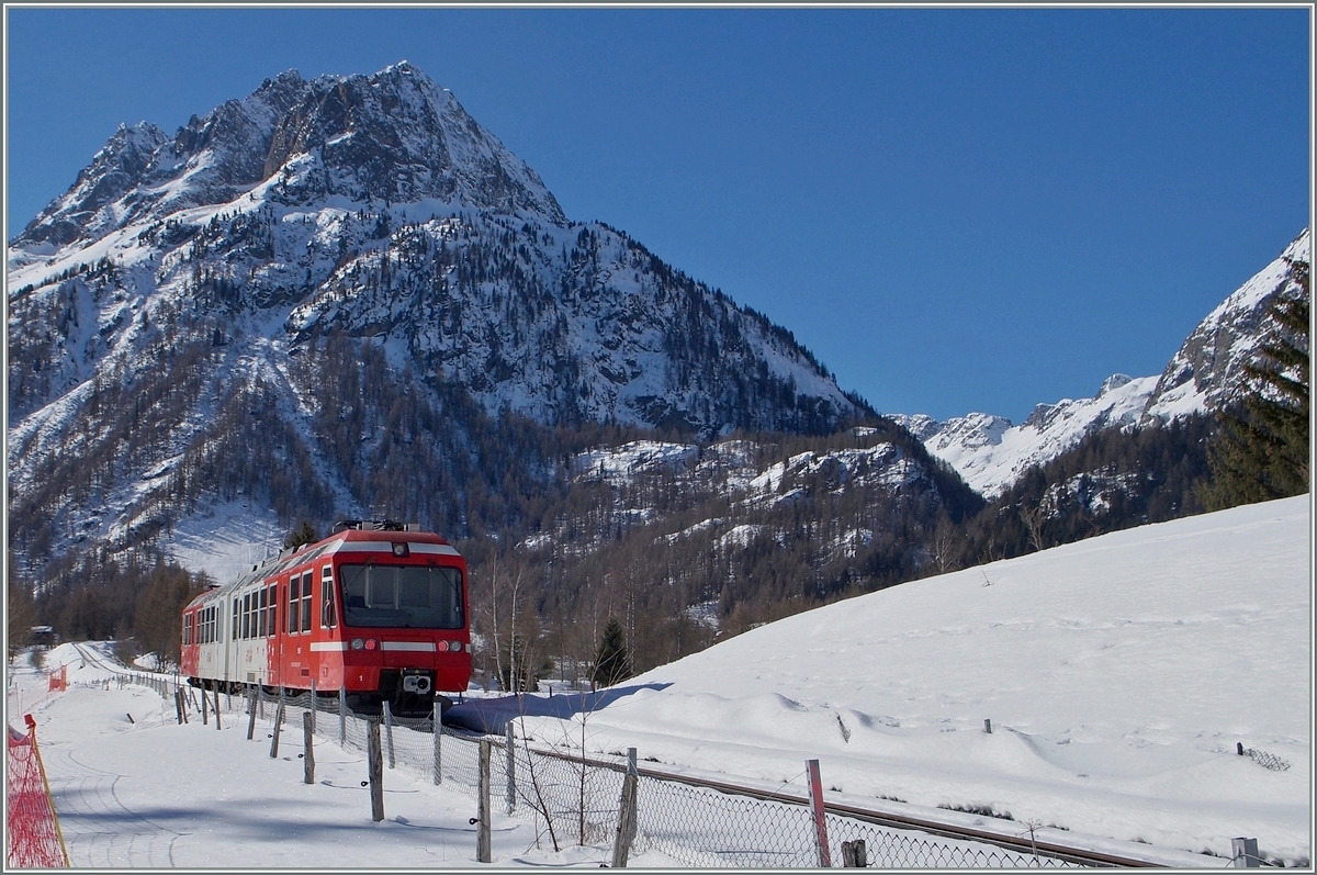 Ein TMR /SNCF BDeh 4/8 bzw. Z800 auf der Fahrt in Richtung Chamonix Mont Blanc zwischen Vallorcine und Le Buet.

 20. Feb. 2015