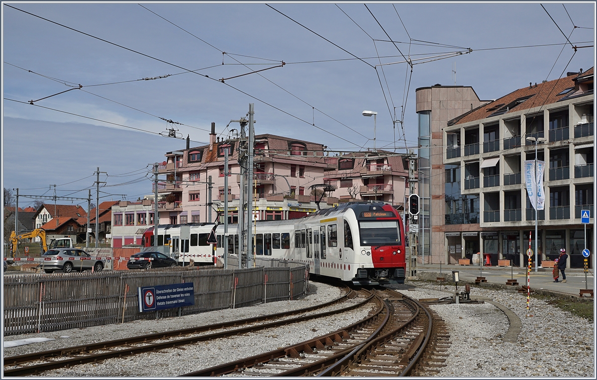 Ein TPF  SURF ABe 2/4 103 - B - Be 2/4 103 von Montbovon nach Palézieux erreicht Châtel St-Denis. Ab dem folgenden Tag wurde der Bahnbetrieb von Châtel St-Denis für den Aus- und Umbau auf Busbetrieb umgestellt.

3. März 2019