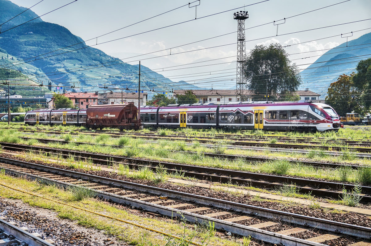 Ein in der Trentino-Lackierung gehaltener ETR 526 steht am 25.8.2017 im Bahnhof Bolzano/Bozen.