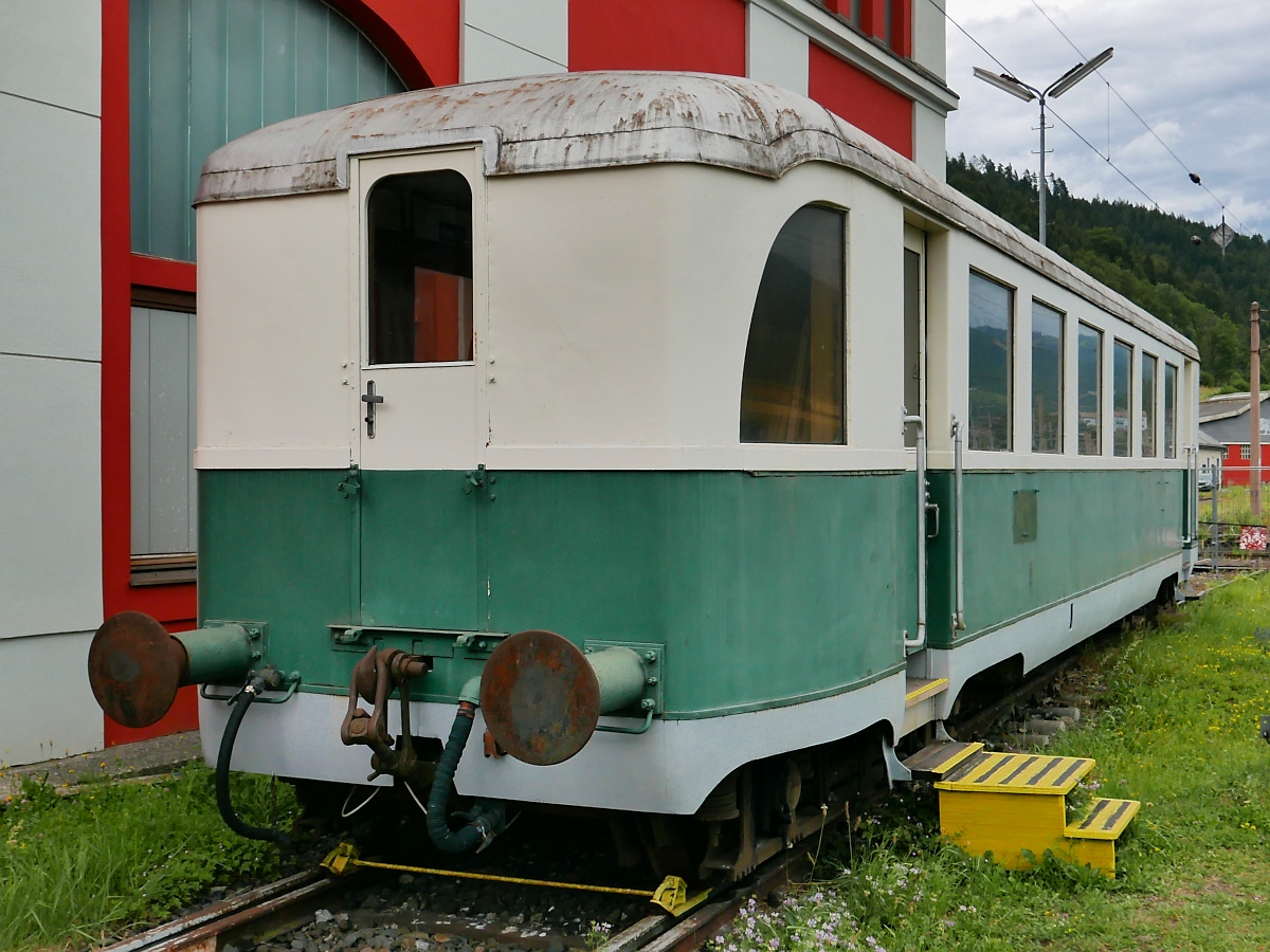 Ein Triebwagen-Beiwagen neben der Drehscheibe am Südbahnmuseum am Bahnhof Mürzzuschlag, 07.07.2019 