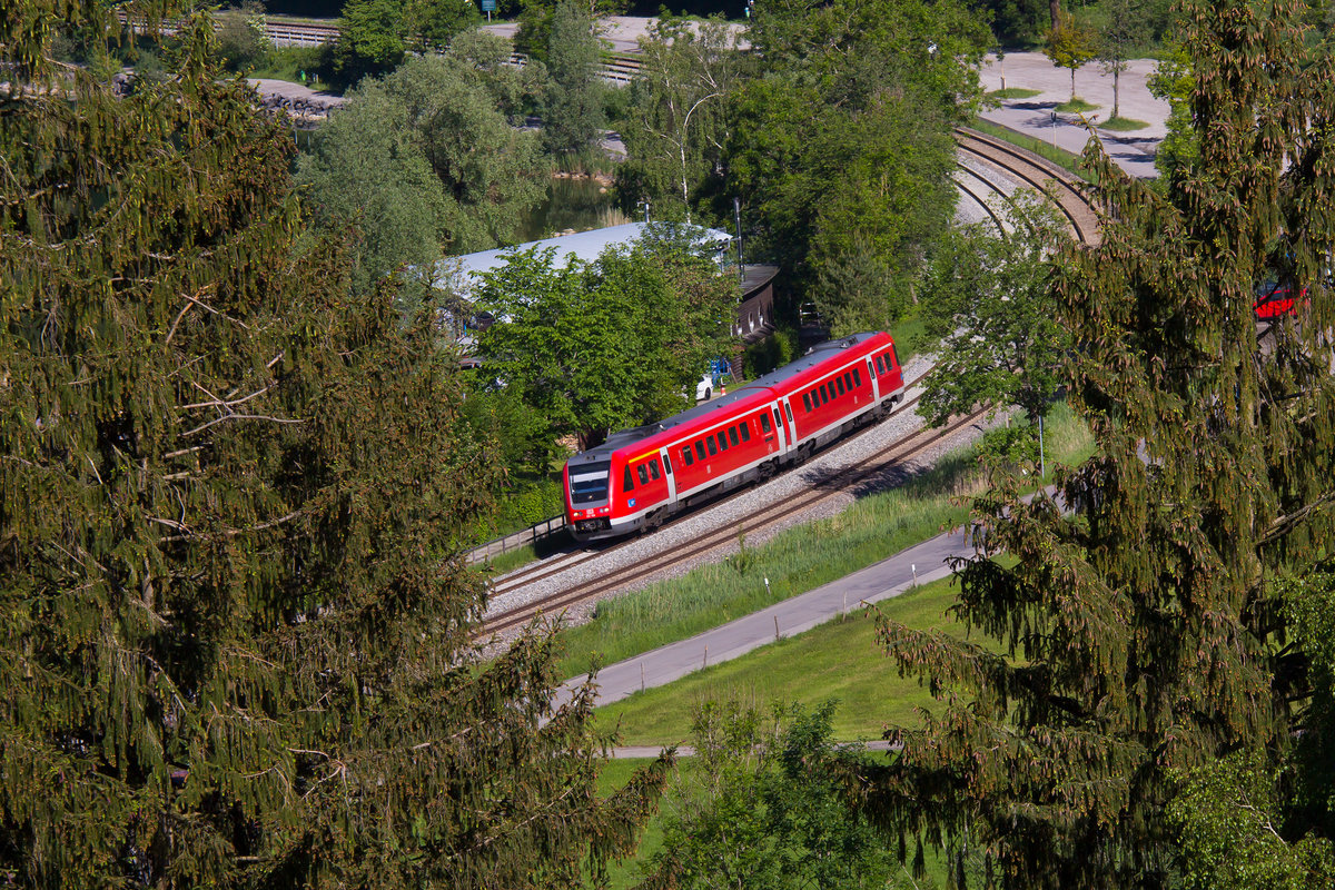 Ein Triebwagen der BR 612 als RE aus Lindau nach Augsburg am großen Alpsee, kurz vor Immenstadt. 21.5.18