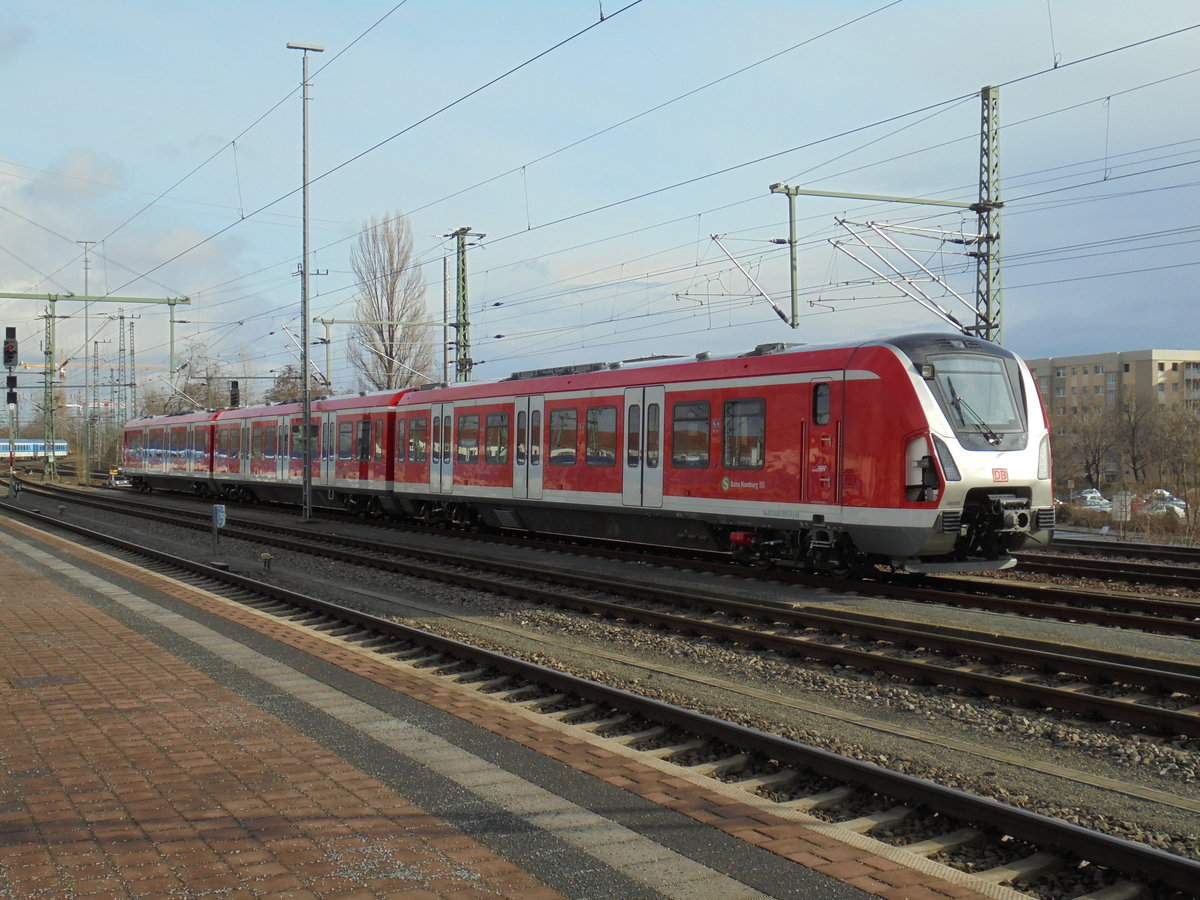 Ein Triebzug 490 603 - 8 der S - Bahn Hamburg, abgestellt am Dresdner Hauptbahnhof. 24.02.2017