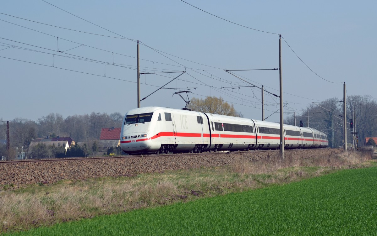 Ein Triebzug der BR 401 war am 30.03.14 als ICE 791 von Hamburg nach Leipzig unterwegs als er die Ortschaft Burgkemnitz passierte.