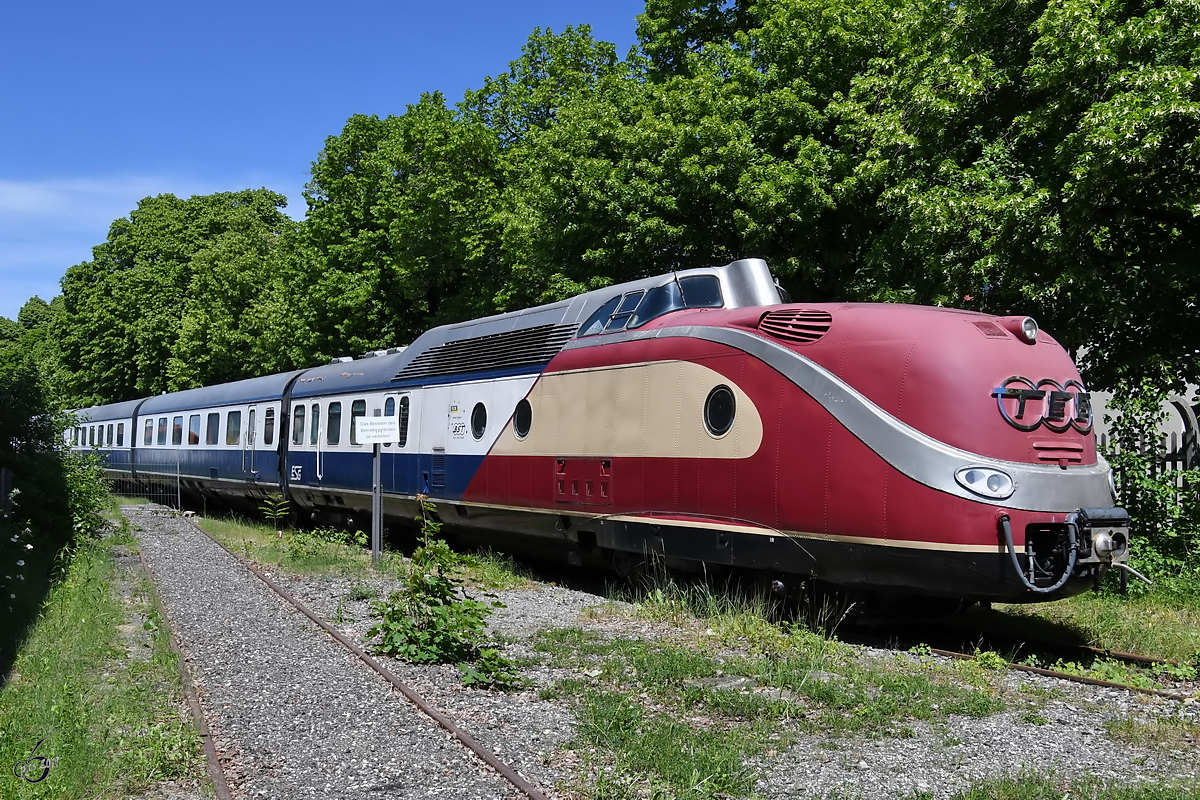 Ein Triebzug der DB-Baureihe VT 11.5 TEE begrüßte Anfang Juni 2019 die Besucher des Bahnparkes in Augsburg.