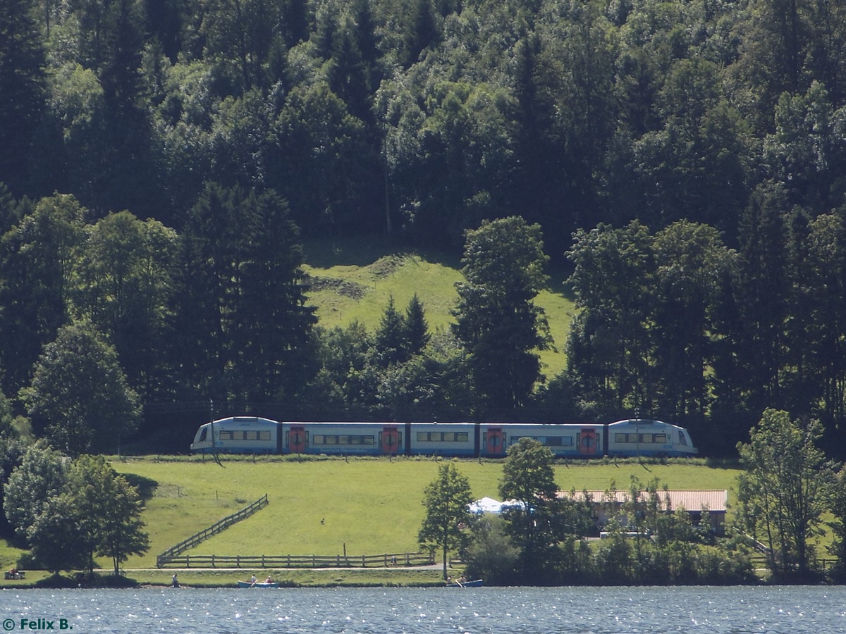 Ein Triebzug vom Schliersee aus fotografiert am 17.08.2014
