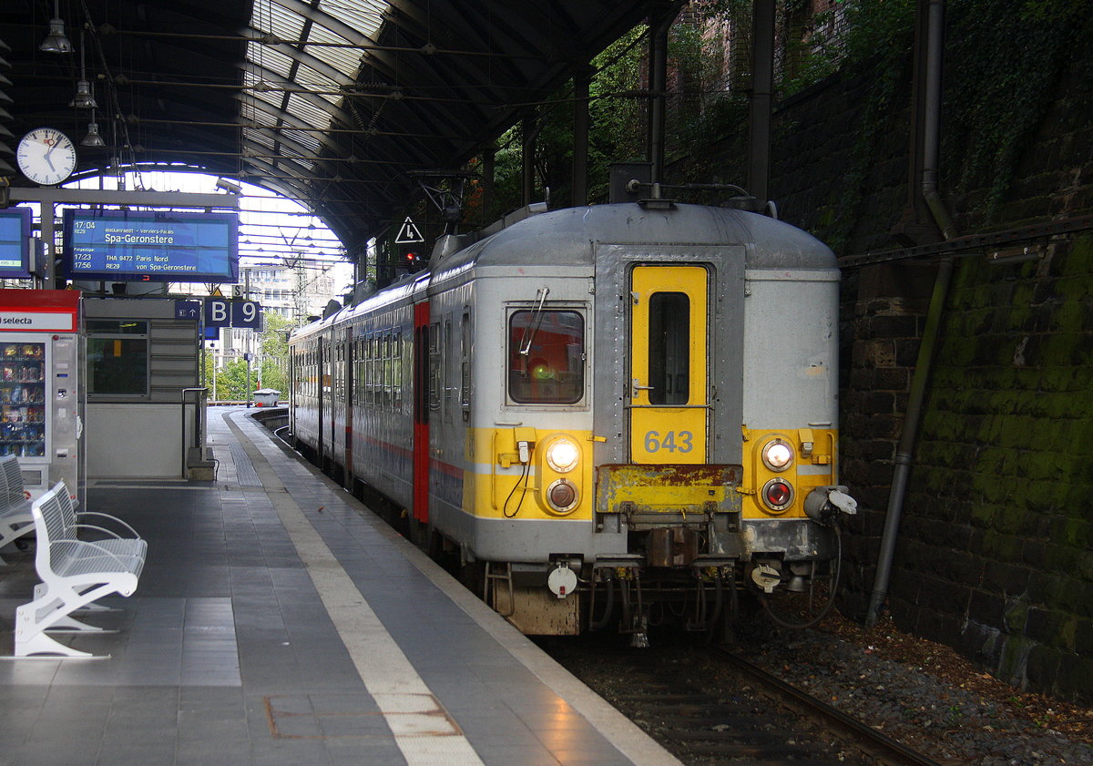 Ein Triebzug der SNCB 643 von Aachen-Hbf nach Spa-Géronstère(B) bei der Abfahrt in Aachen-Hbf und fährt in Richtung Belgien. 
Aufgenommen vom Bahnsteig 9 vom Aachen-Hbf. 
Am Nachmittag vom 9.9.2017.