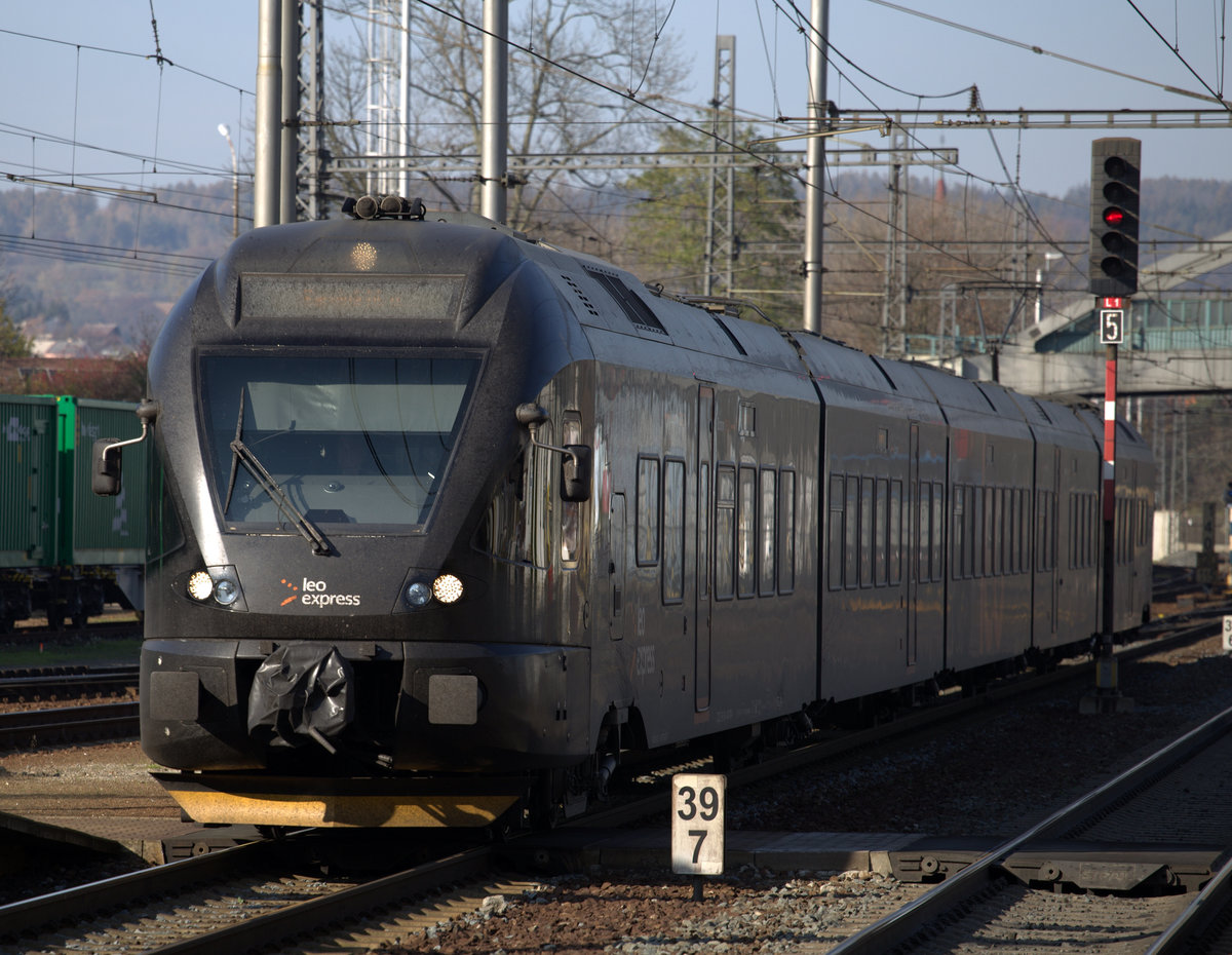 Ein TW des EVU Leo-Express in  Zábřeh - Ruda nad Moravou. 31.10.2019  12:52 Uhr.
