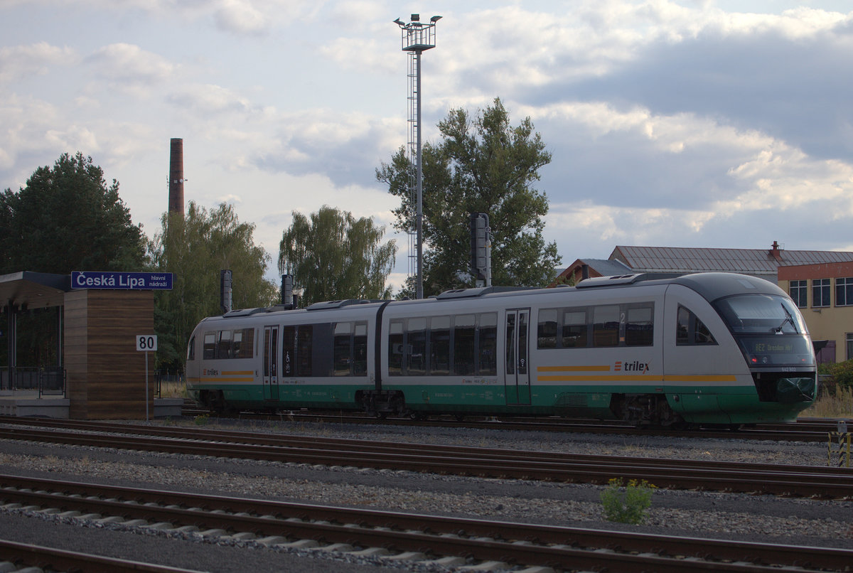 Ein TW des Unternehmens TRILEX wird in Ceska Lipa hln. als RE2 nach Dresden Hbf bereitgestellt. 26.08.2018 16:35 Uhr.