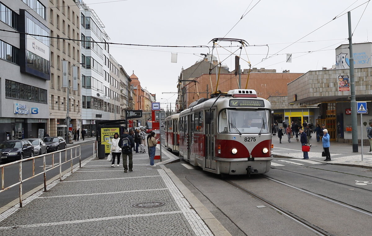 Ein TW der Linie 12 in der Sokolovska, Fahrziel Sidliste Baranov. 26.09.2025 11:33 Uhr