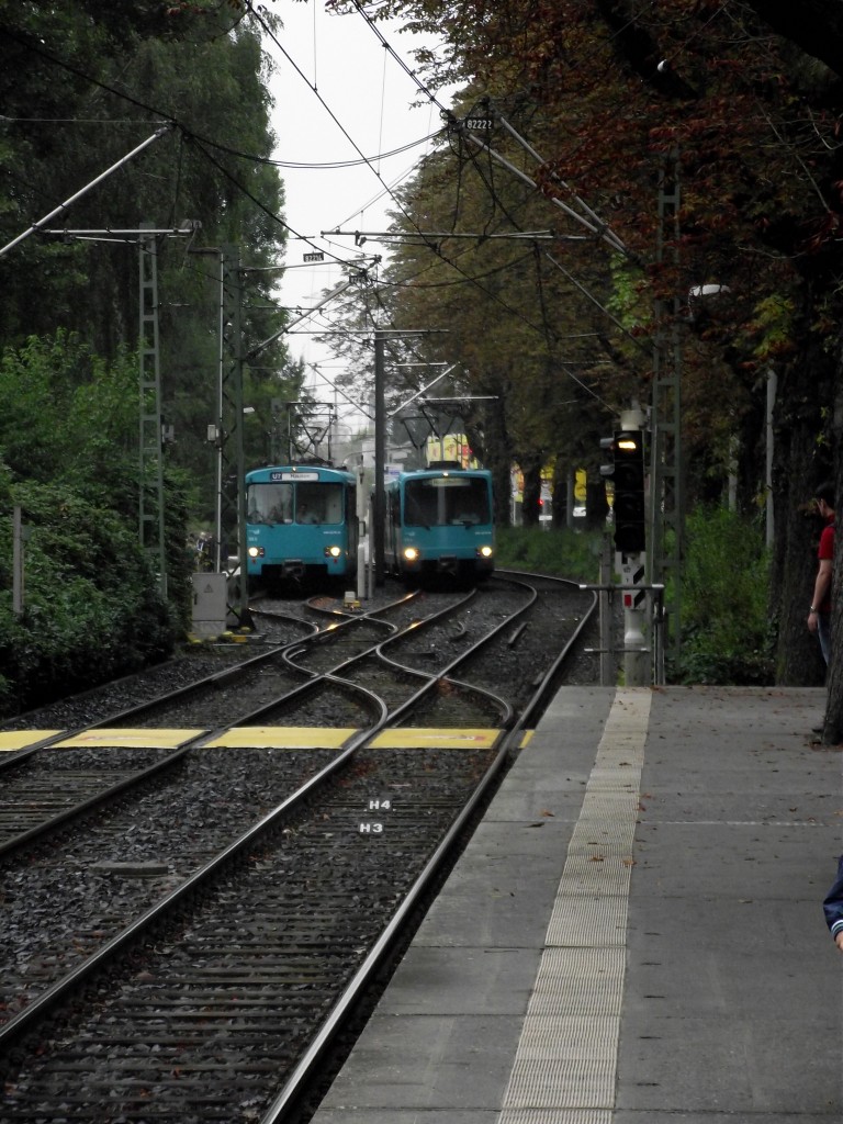 Ein U2 Wagen begegnet einen U3 Wagen am 08.09.13 in Frankfurt am Main 