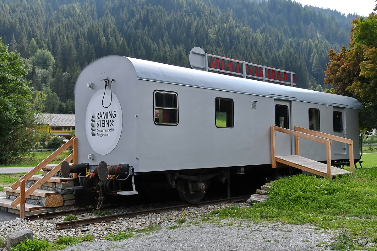 Ein umfunktionierter Güterwagen, so gesehen Ende August 2019 in Ramingstein.