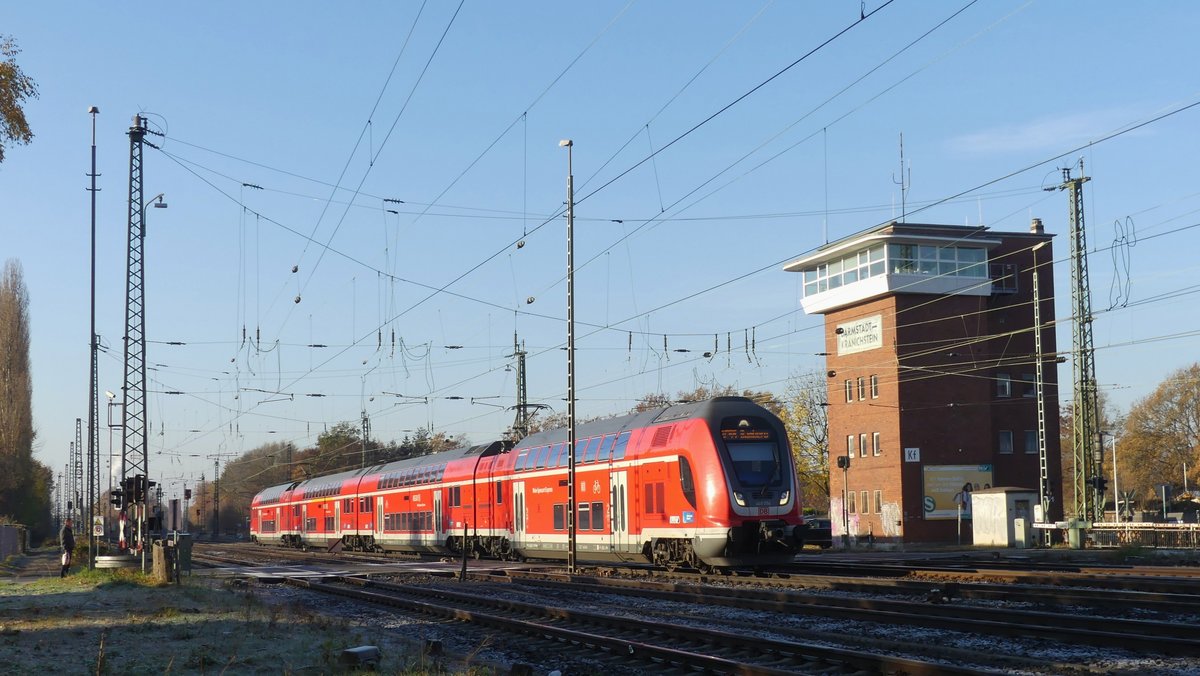 Ein umgeleiteter RE55 nach Bamberg durchfährt Darmstadt Kranichstein. Aufgenommen am 17.11.2018 10:21