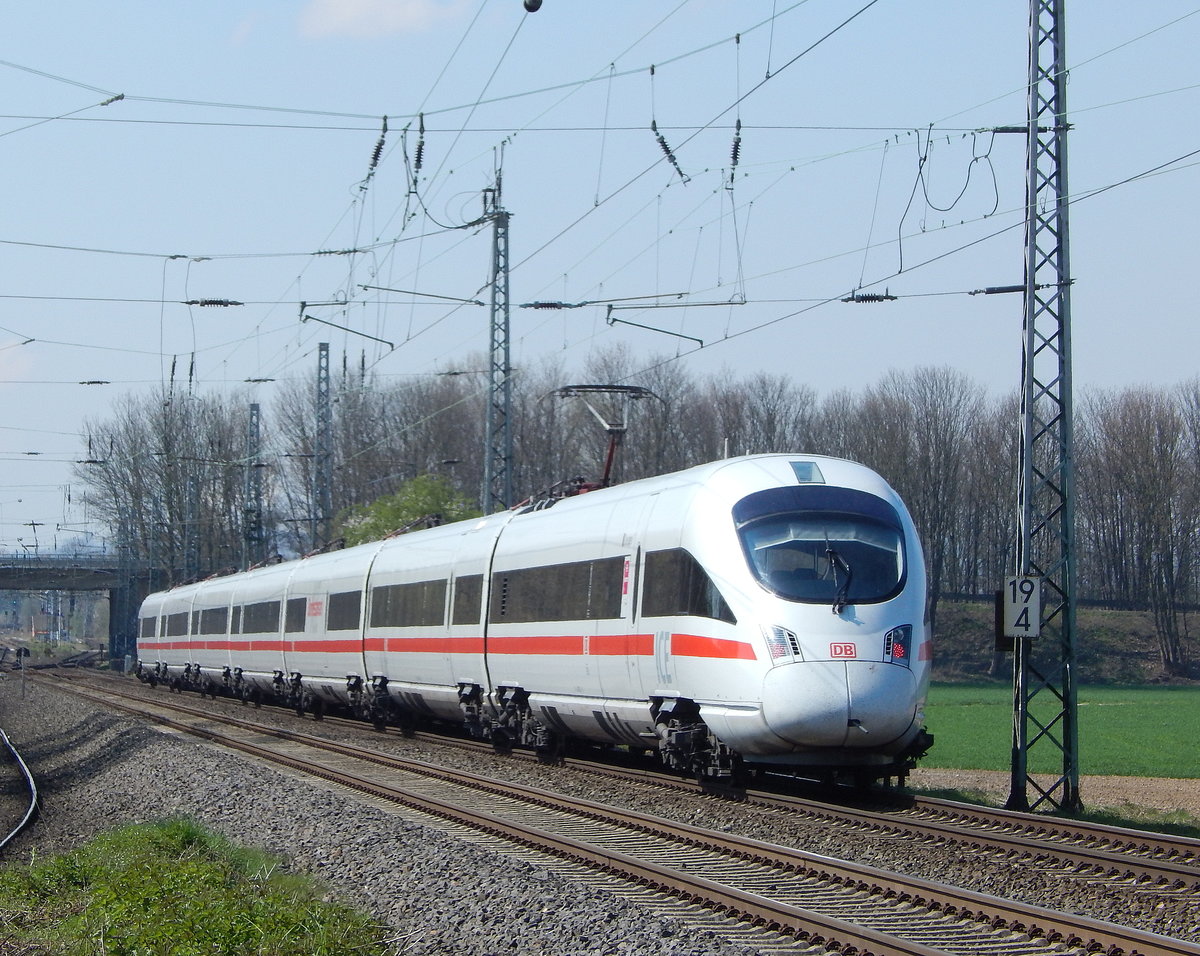 EIn unbekannt gebliebener 411er kam als Leerfahrt nach Krefeld Linn durch Rommerskirchen gefahren.

Rommerskirchen 10.04.2016