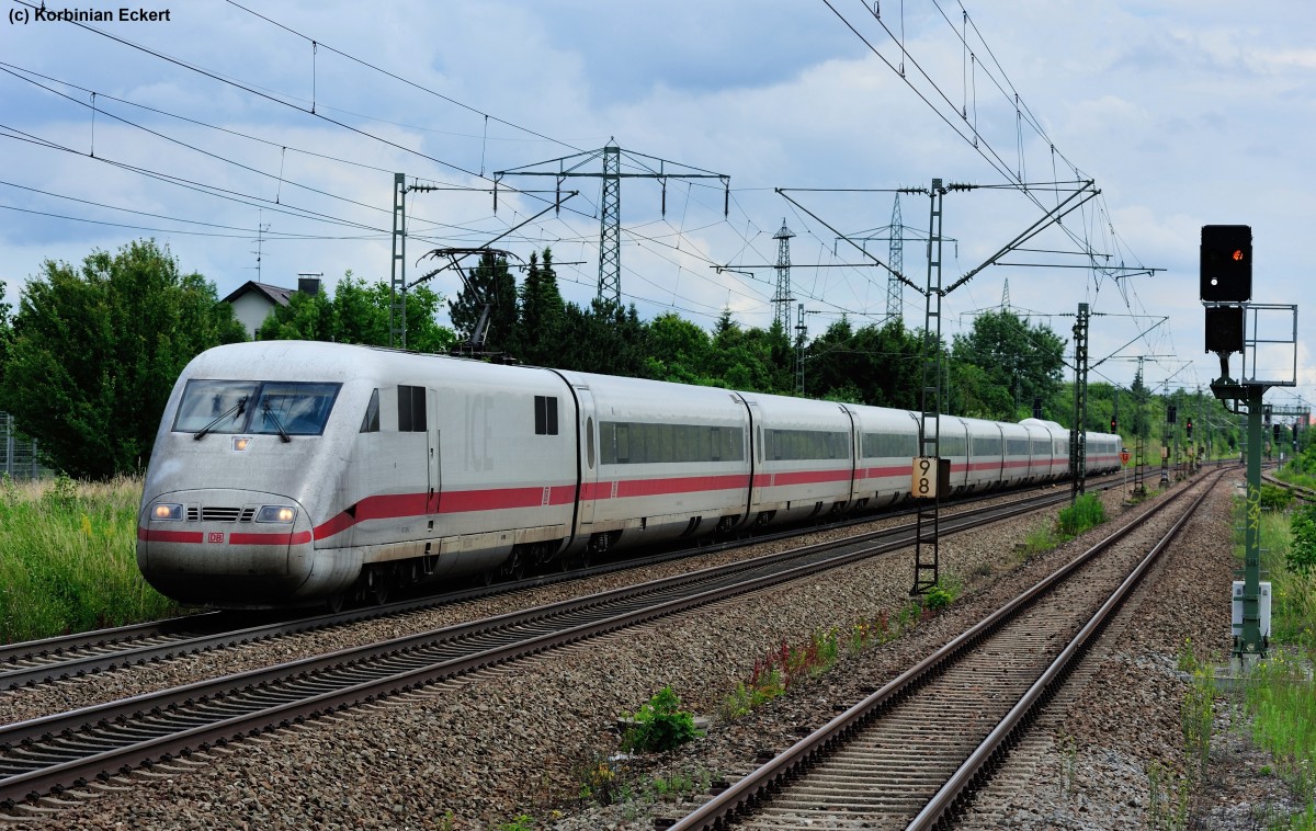 Ein Unbekannt gebliebener ICE 1 auf der Fahrt von München Hbf nach Augsburg bei Langwied, 04.07.2013