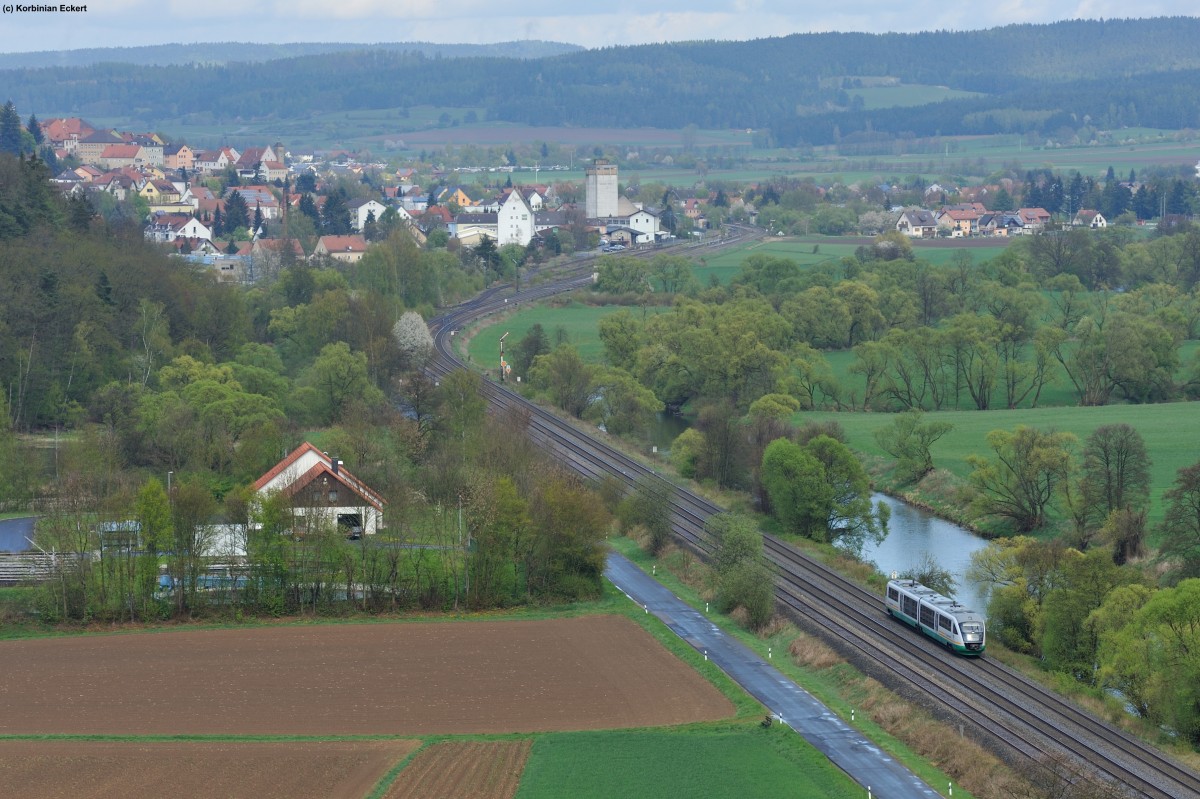 Ein unbekannt gebliebener VBG-Triebwagen bei der Fahrt von Schwandorf nach Marktredwitz bei Nabburg, 14.04.2014