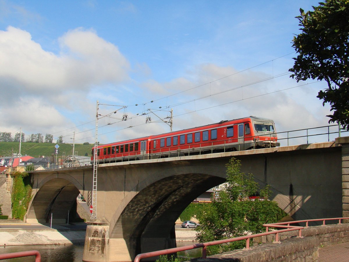 Ein unbekannte VT628.4 von Luxemburg nach Trier , hier über die Grenze-Brucke zwischen Bf. Wasserbillig (L) und Igel (D). 21-08-2007