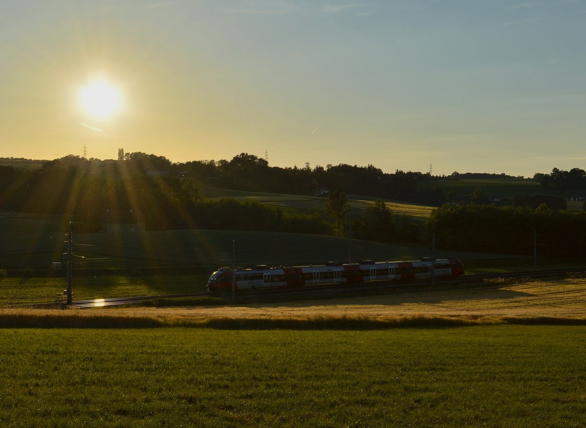 Ein unbekannter 4024 ist am Abend des 18.06.2017
in den Bahnhof Wartberg an der Krems eingefahren!
