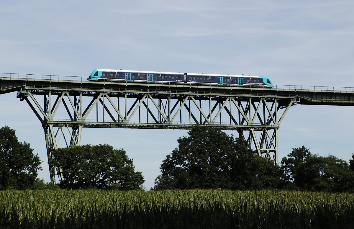 Ein unbekannter 622 ist am 23.08.2019 auf der Hochbrücke Hochdonn unterwegs