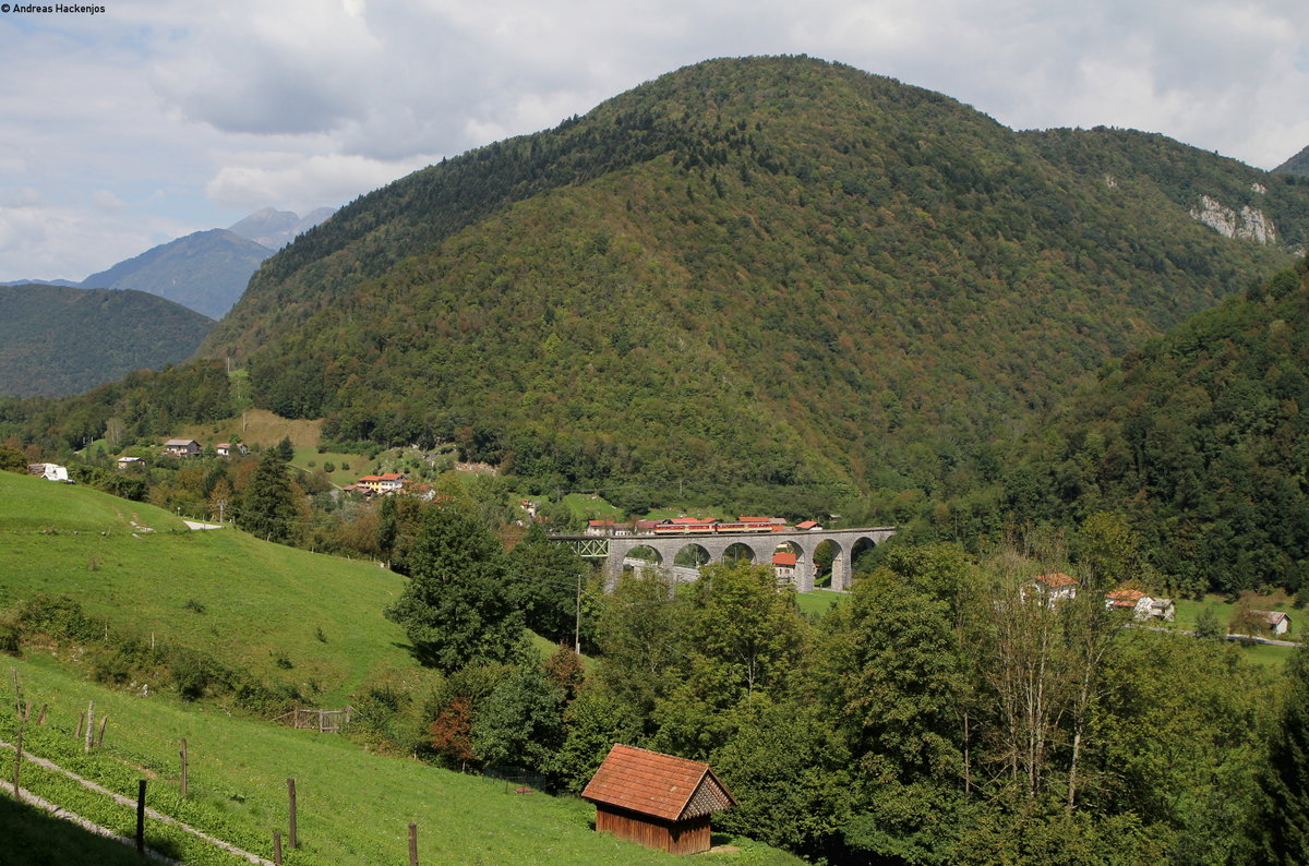Ein unbekannter 814 als R 4205 (Jesenice-Nova Gorica) bei Most na Soci 5.9.18