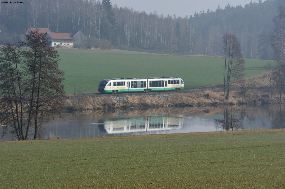 Ein unbekannter Desiro der Vogtlandbahn als VBG 74250 nach Marktredwitz bei Reuth b. Erbendorf, 07.03.2014