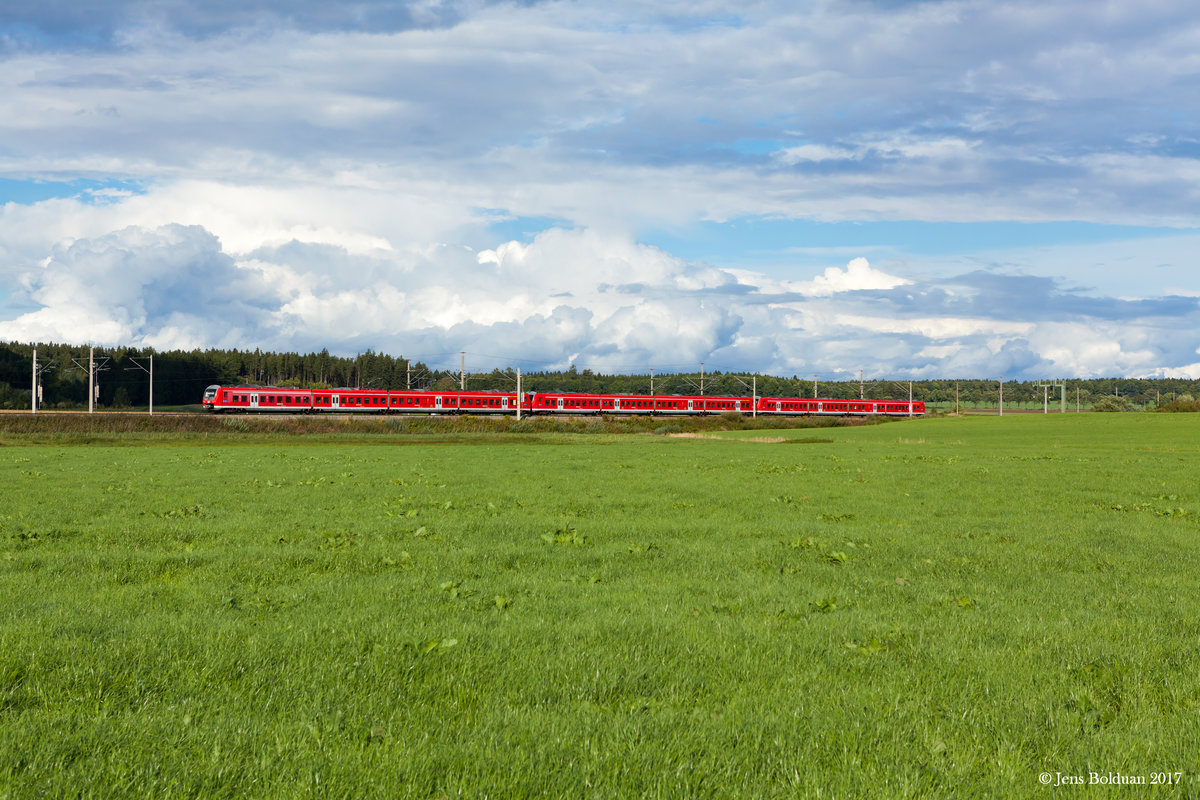 Ein unbekannter Mops der Baureihe 440 ist als Fuggerexpress am 12.09.2017 bei Mammendorf zwischen München und Augsburg unterwegs