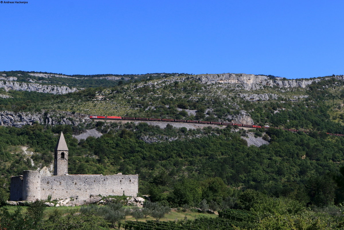 Ein unbekannter ÖBB Vectron und eine unbekannte 541 mit bei Hrastovlje 8.9.20