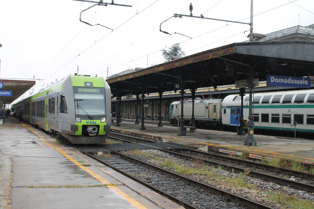 Ein ungewöhnliches Bild - nicht aber am 7. und 8. September - Lötschberger RABe 535 123 und ... in Domodossola. 08.09.2013