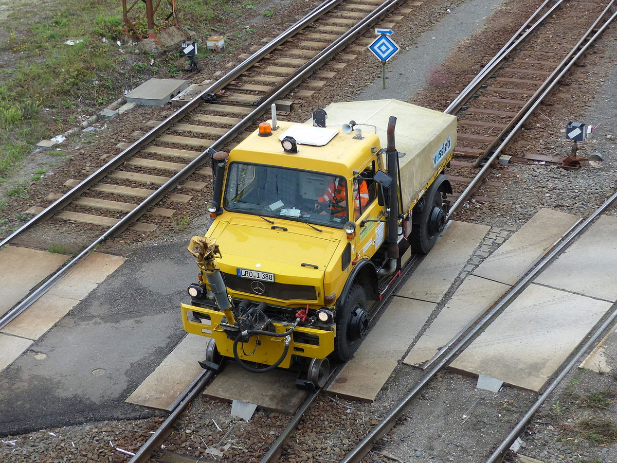 Ein Unimog von Vossloh am 21.10.2020 in Leipzig-Engelsdorf.