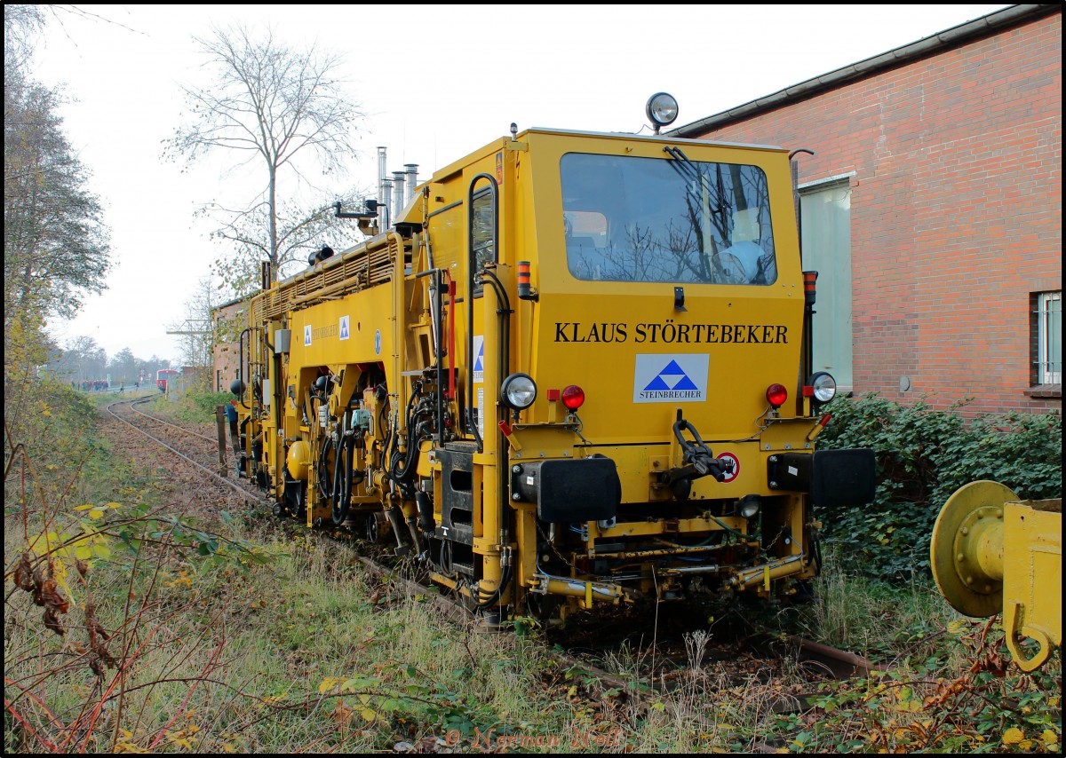 Ein Universal Stopf Pirat ;-) Namen`s Klaus Störtebeker der Firma Steinbrecher abgestellt auf dem Südgleis in Wilhelmshaven. 23/11/2014