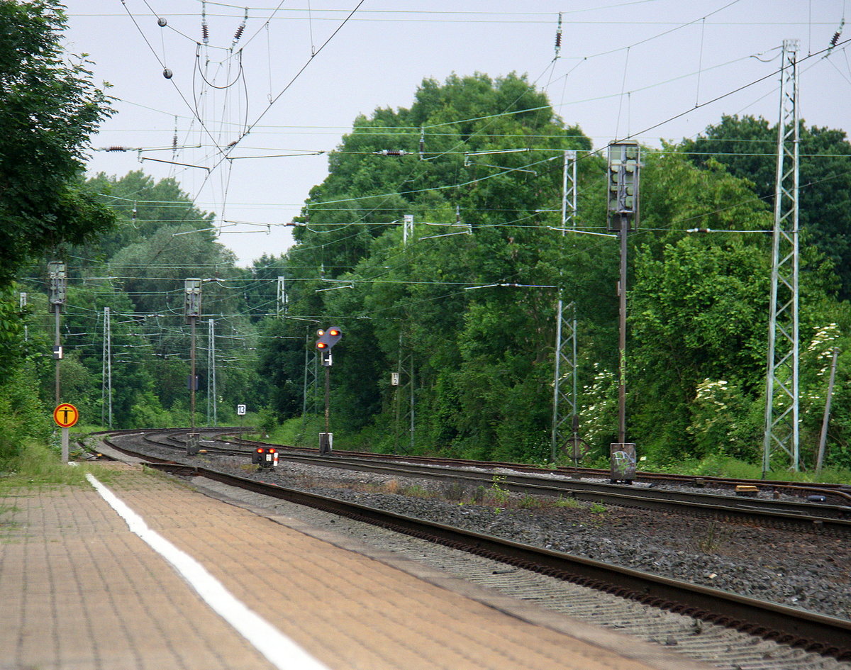 Ein Verlassener Bahnhof von Kohlscheid. 
Aufgenommen Bahnsteig 1 in Kohlscheid. 
Am Nachmittag vom 11.6.2016.
