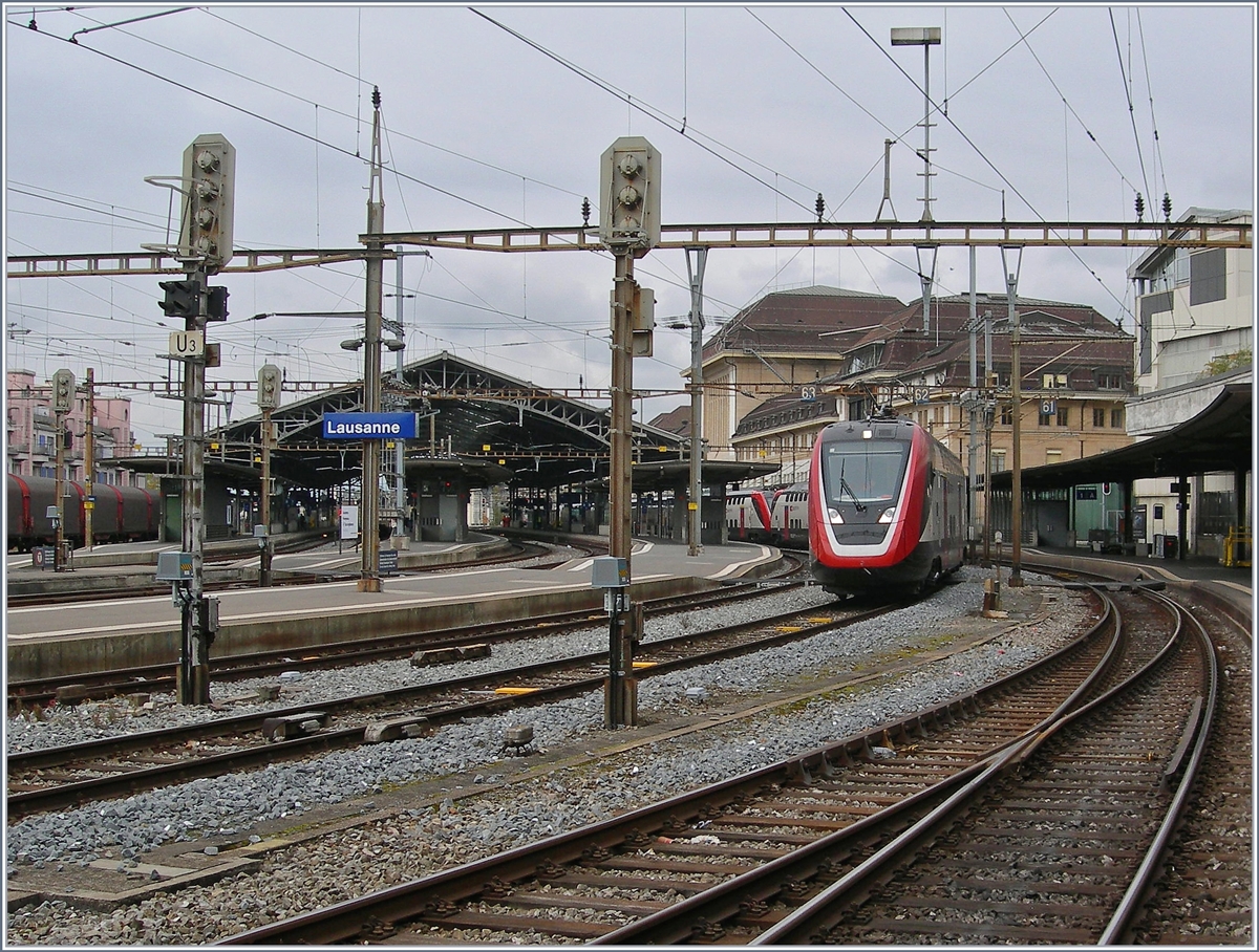 Ein Versuch, den kleinen und, zumindest andeutungsweise, den normalen Twindexx RABe 502 einfangen.
Lausanne, den 10. Nov. 2017 
