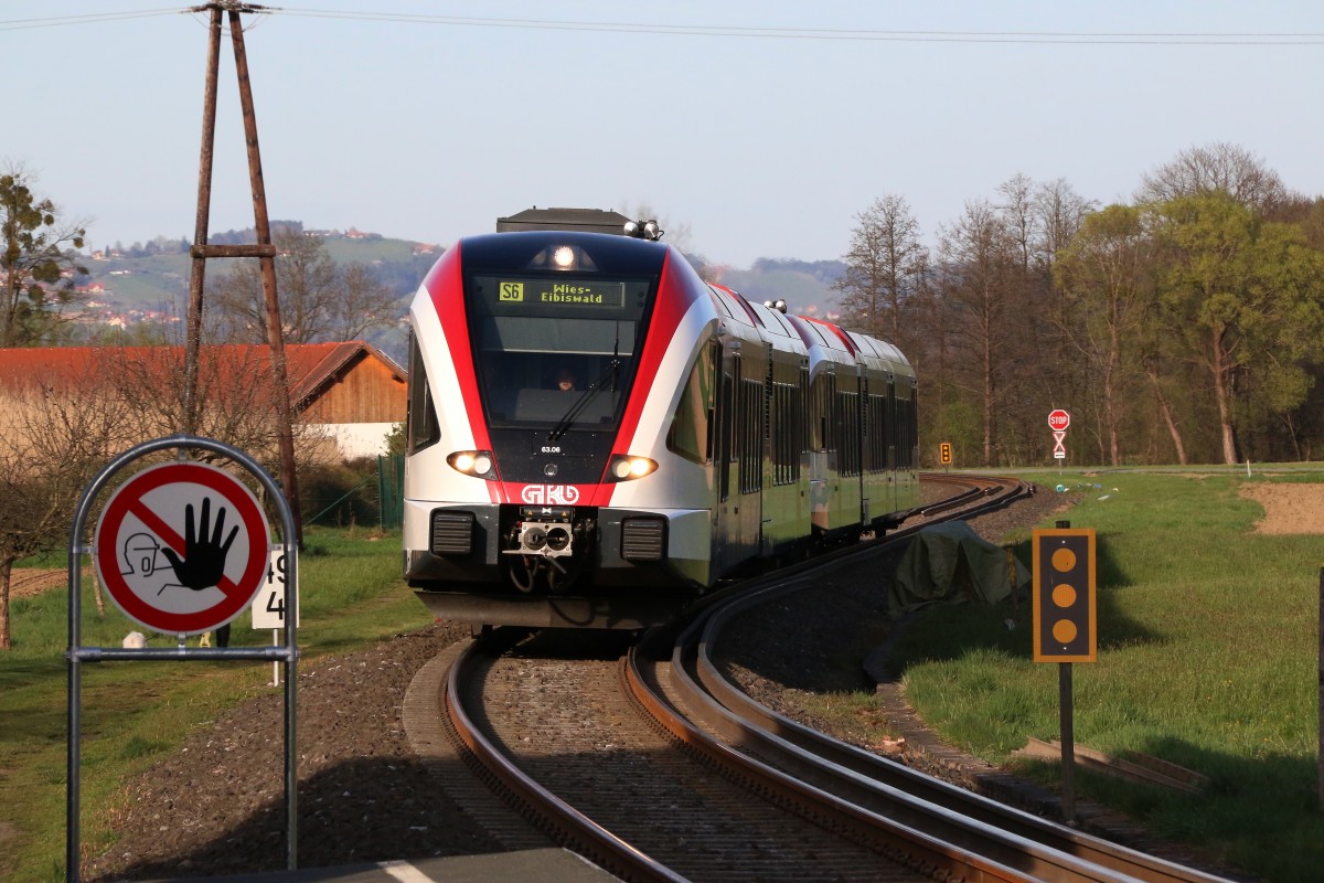 Ein Vierschienengleis gibt es ja schon eher selten :-) Auch hier ist es lediglich Baustellenbedingt. Auf rund 800 Metern werden Schienen getauscht. 17.04.2015 Wies Markt 